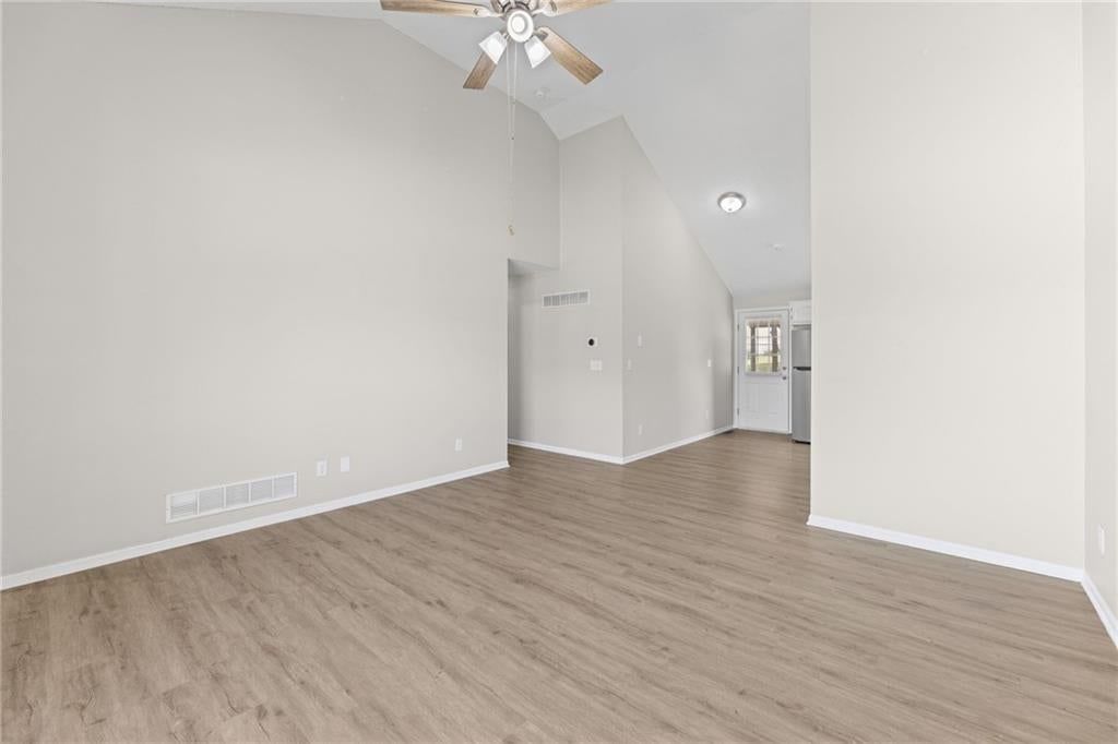 1052 NE Queens Court — photo 7