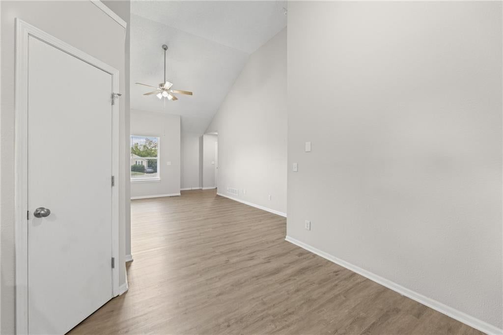 1052 NE Queens Court — photo 10