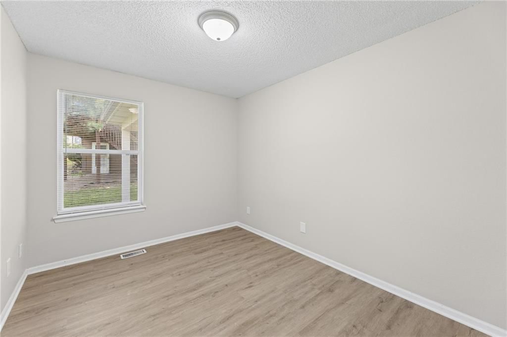 1052 NE Queens Court — photo 19
