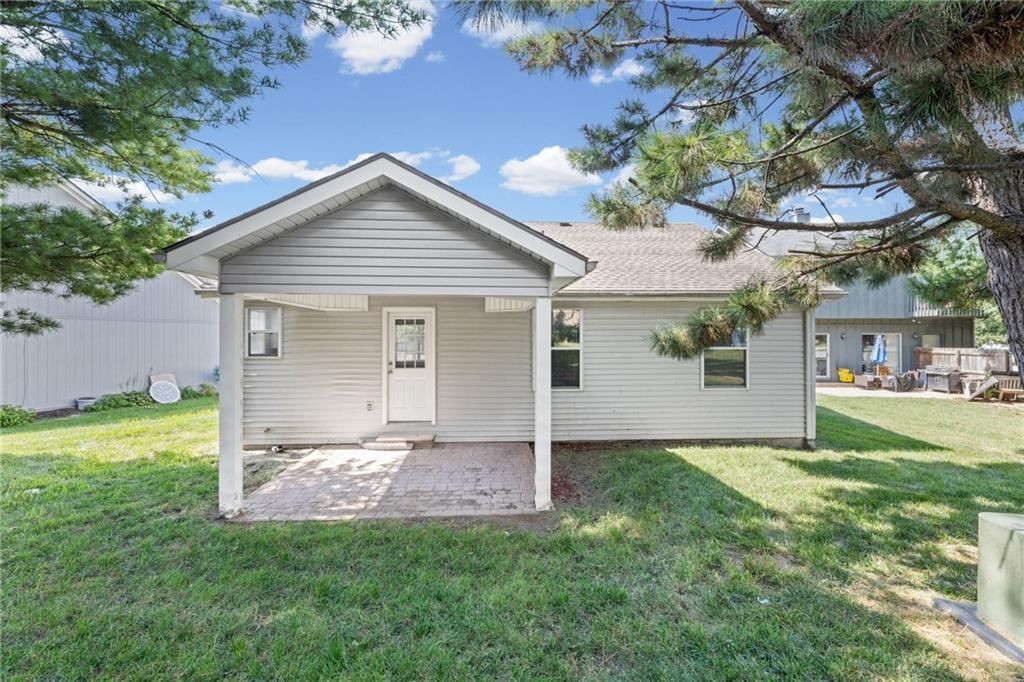 1052 NE Queens Court — photo 22
