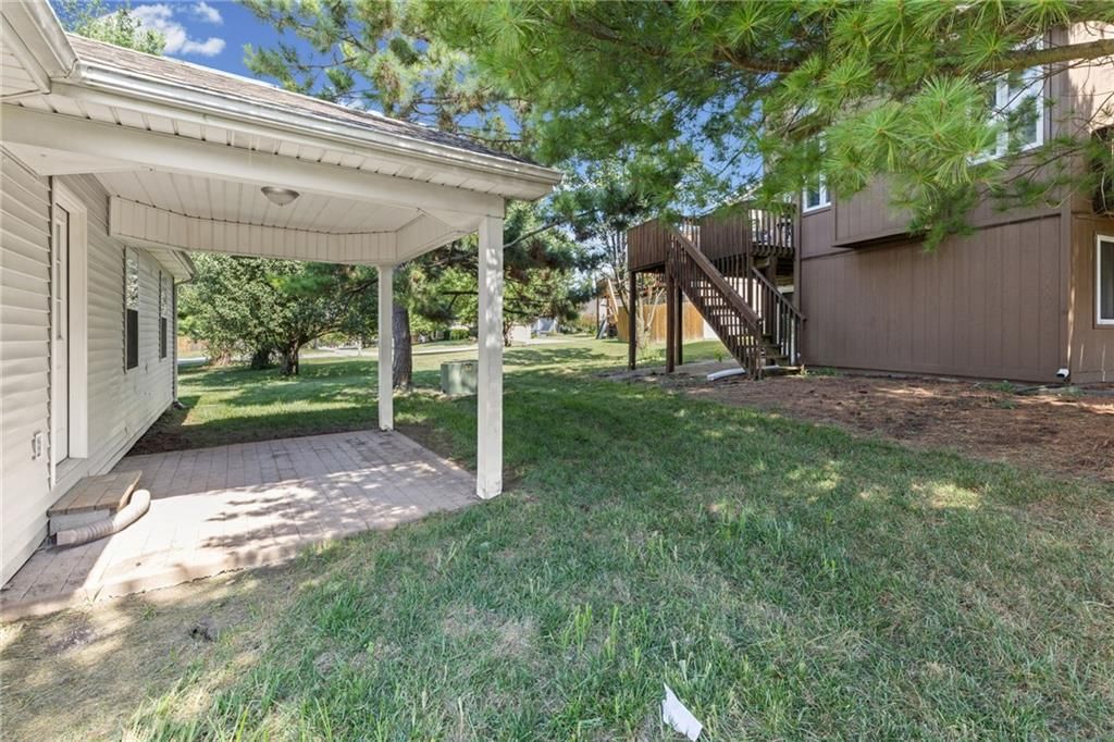 1052 NE Queens Court — photo 24