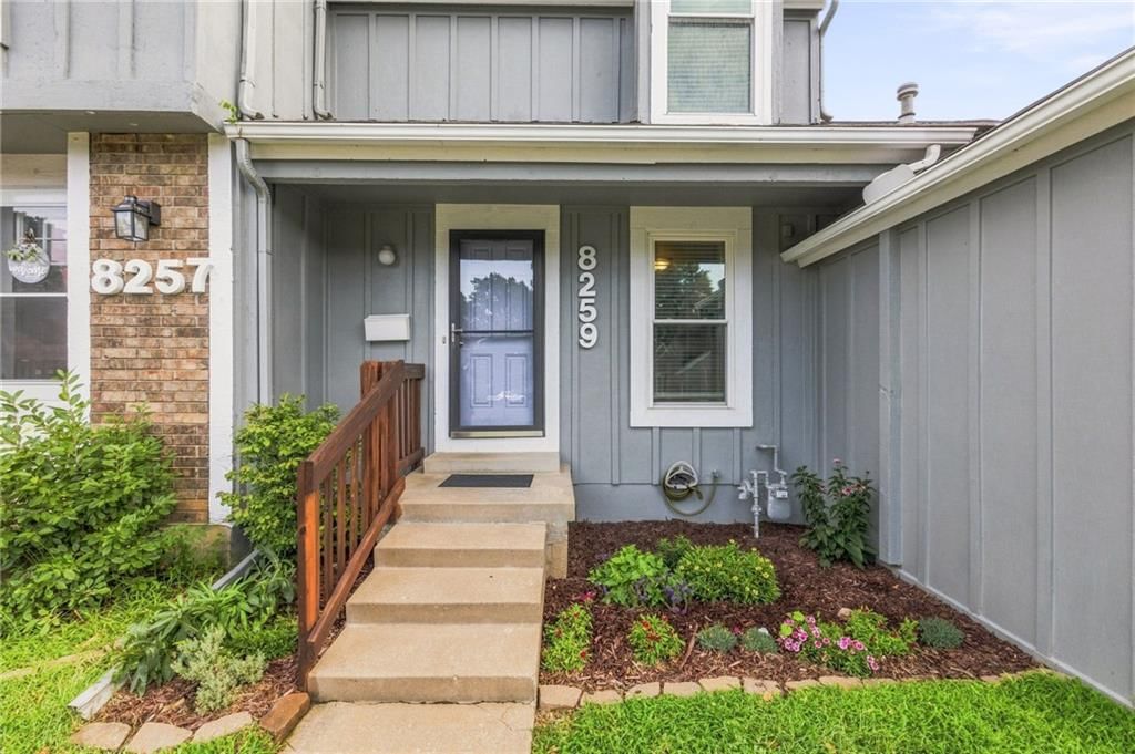 8259 Monrovia Street, Lenexa, KS: listing photo 3