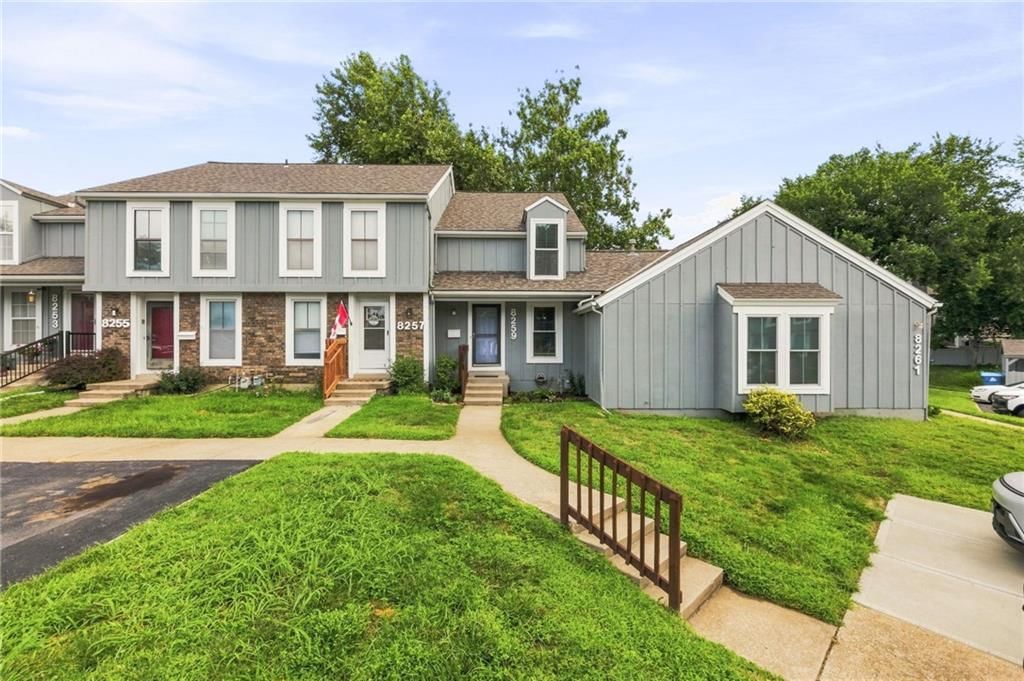 8259 Monrovia Street, Lenexa, KS: listing photo 2