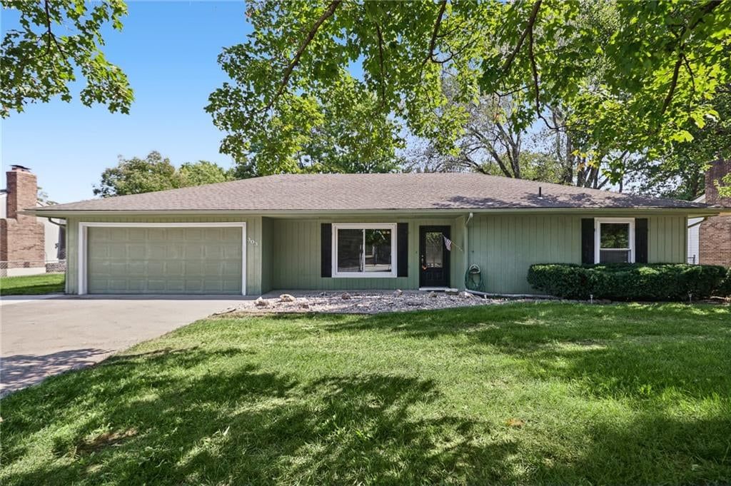 303 SW Pryor Road, Lee's Summit, MO