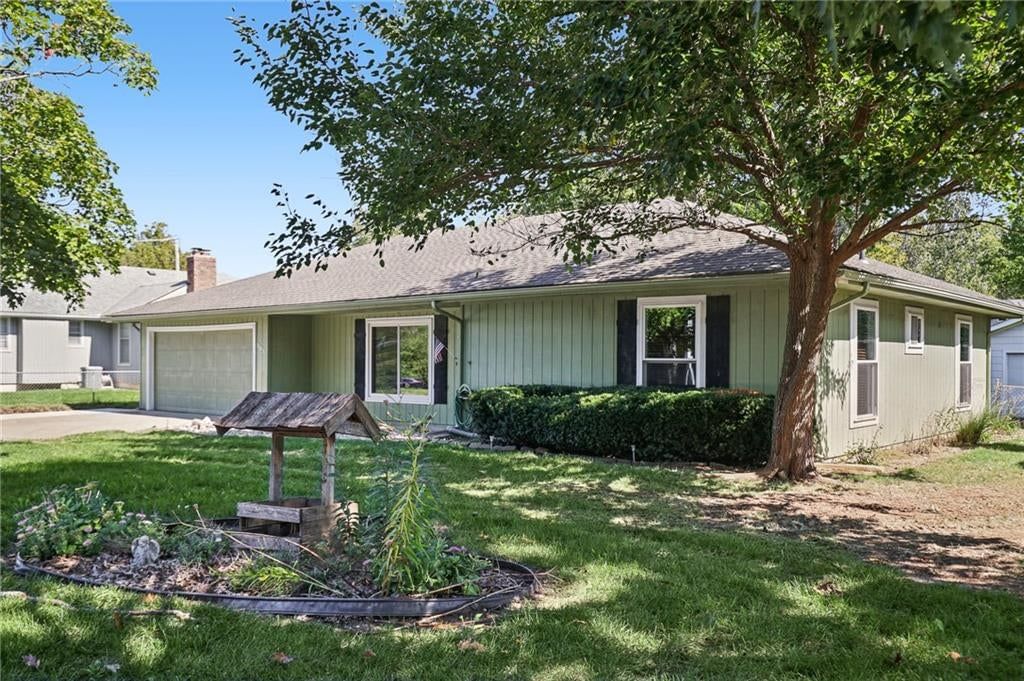 303 SW Pryor Road, Lee's Summit, MO: listing photo 3