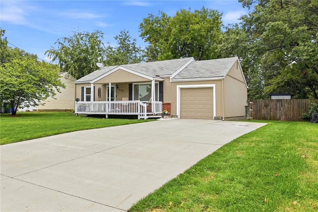 404 S Church Street, Olathe, KS: listing photo 3