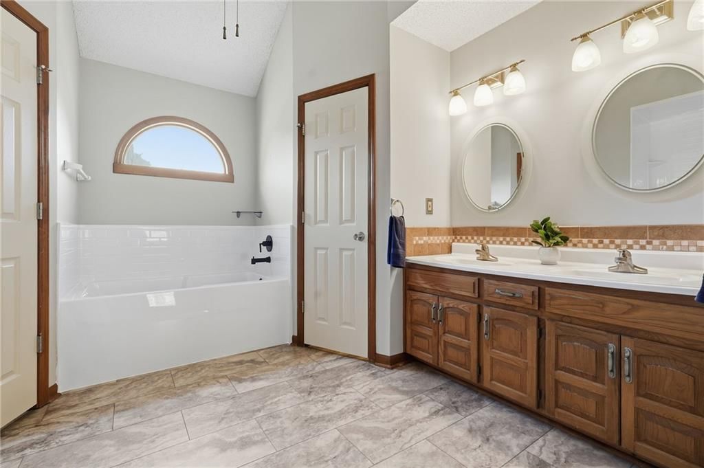730 N Overlook Drive — photo 19