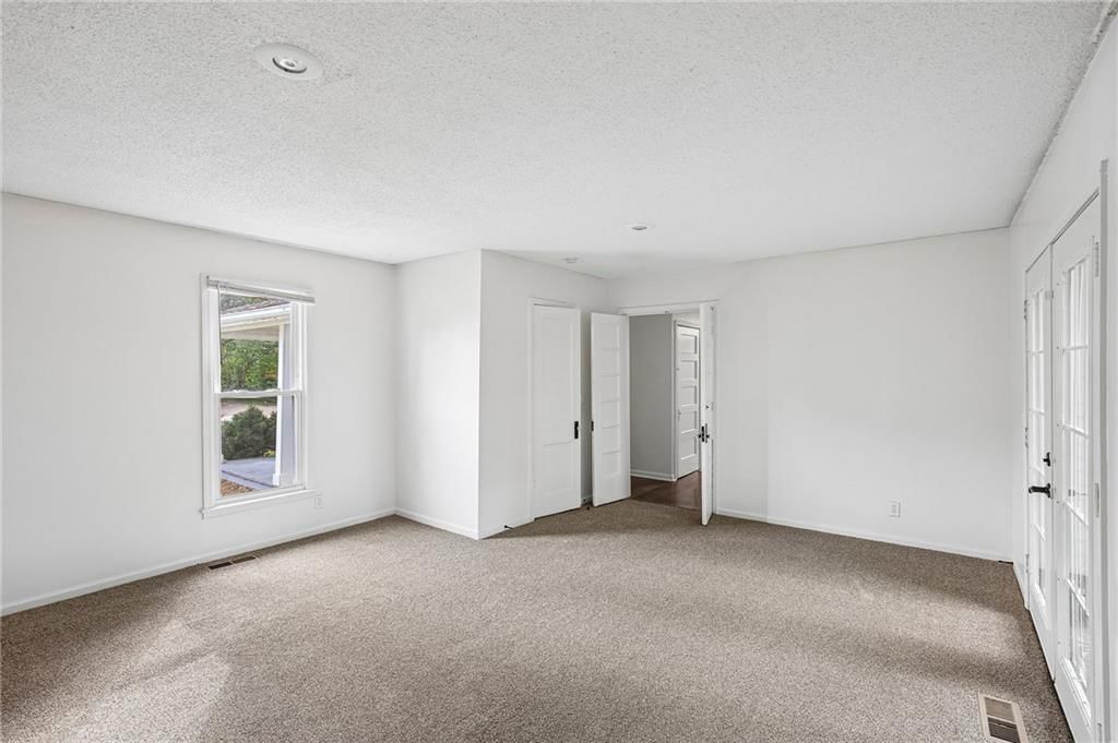 325 S Cherry Street — photo 7