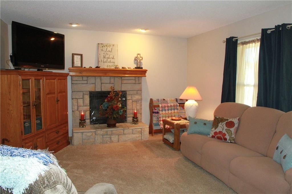 945 E Cottage Creek Drive, Gardner, KS
