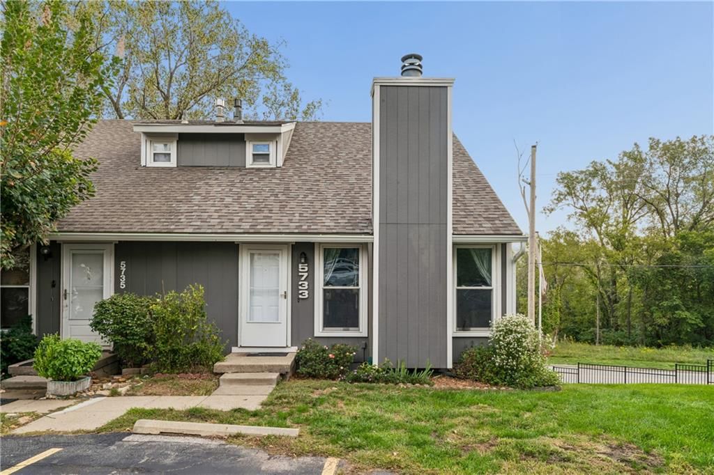 5733 N London Avenue — photo 1