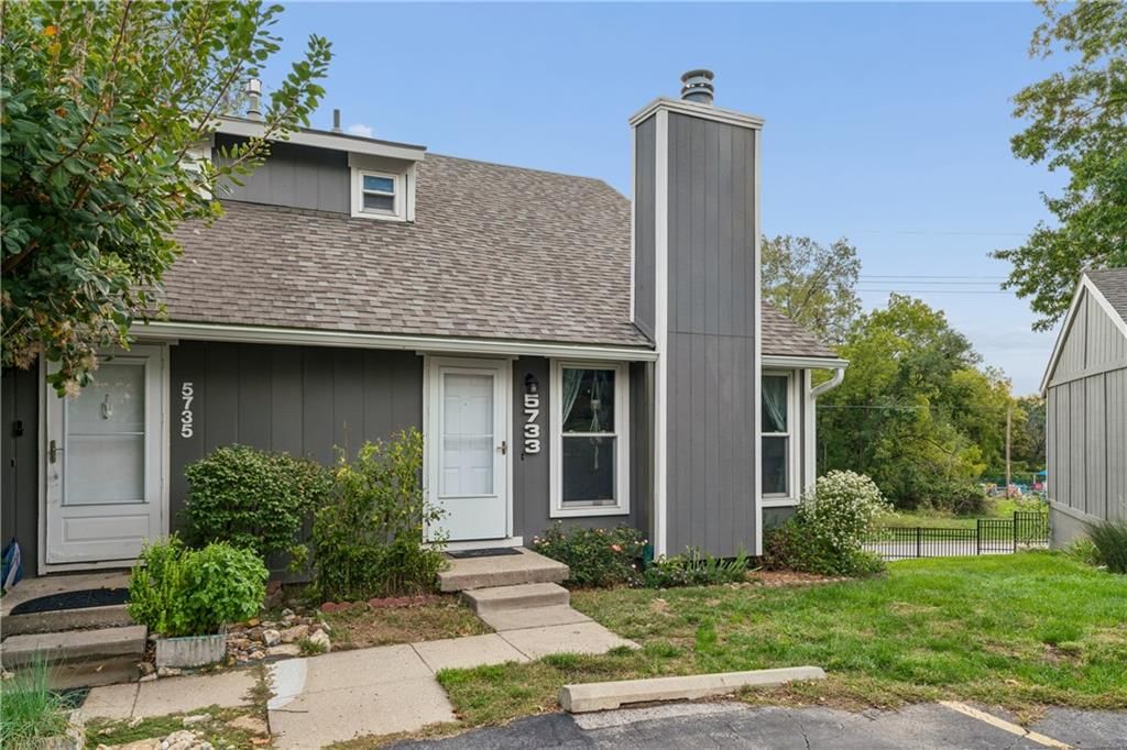 5733 N London Avenue — photo 2