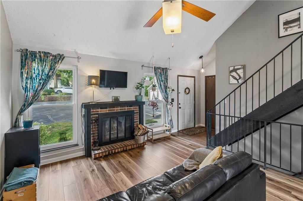 5733 N London Avenue — photo 8