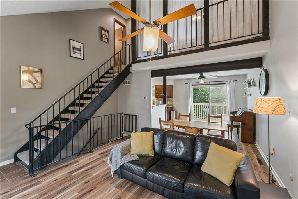 5733 N London Avenue — photo 9