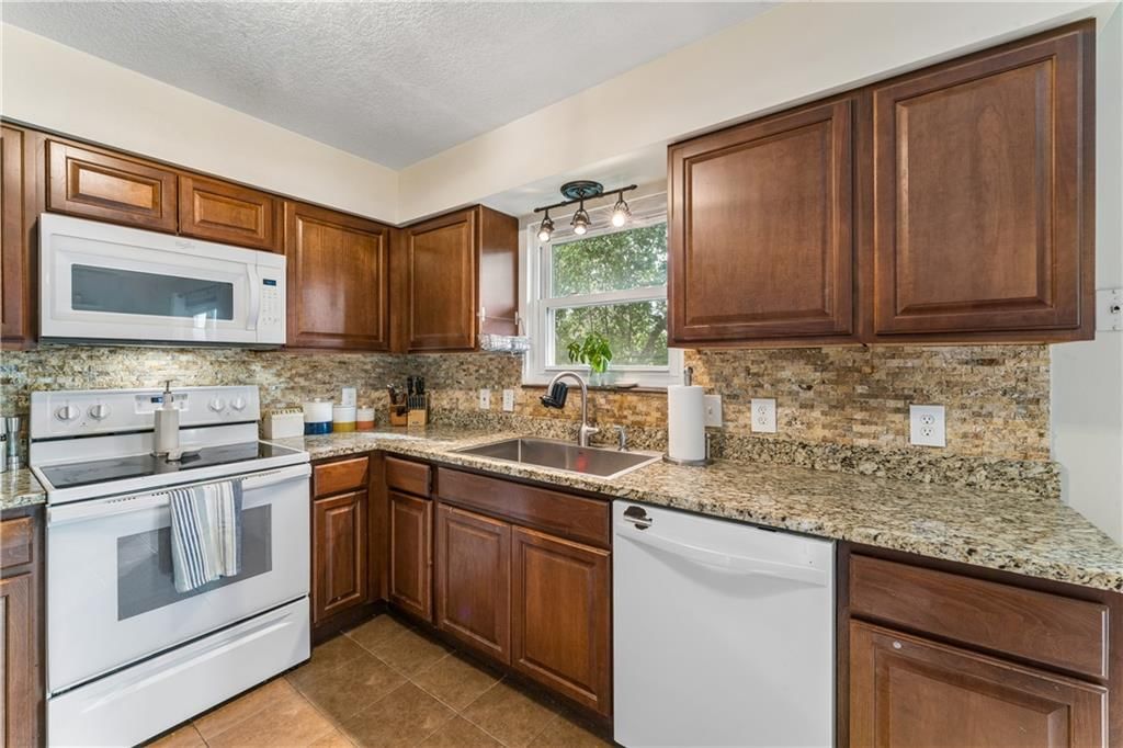 5733 N London Avenue — photo 12