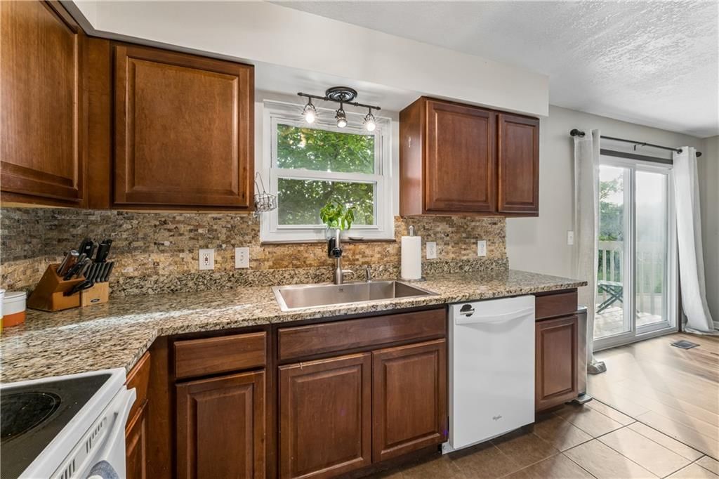 5733 N London Avenue — photo 14