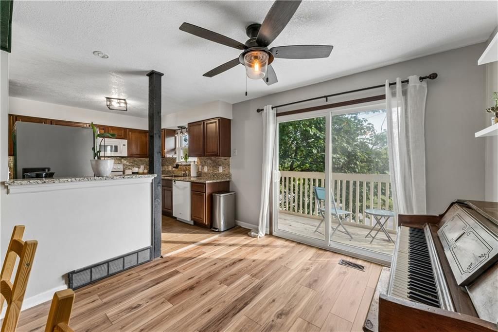 5733 N London Avenue — photo 18