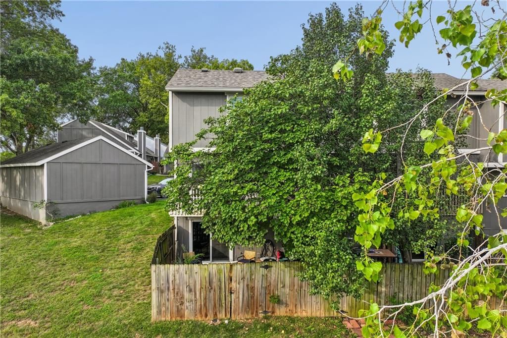 5733 N London Avenue — photo 43