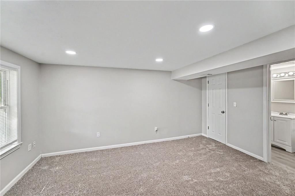 7820 NE San Rafael Drive — photo 8