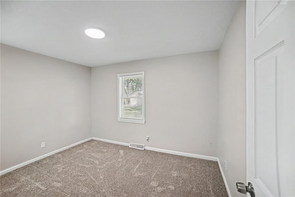 7820 NE San Rafael Drive — photo 9