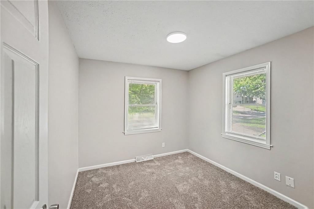 7820 NE San Rafael Drive — photo 10