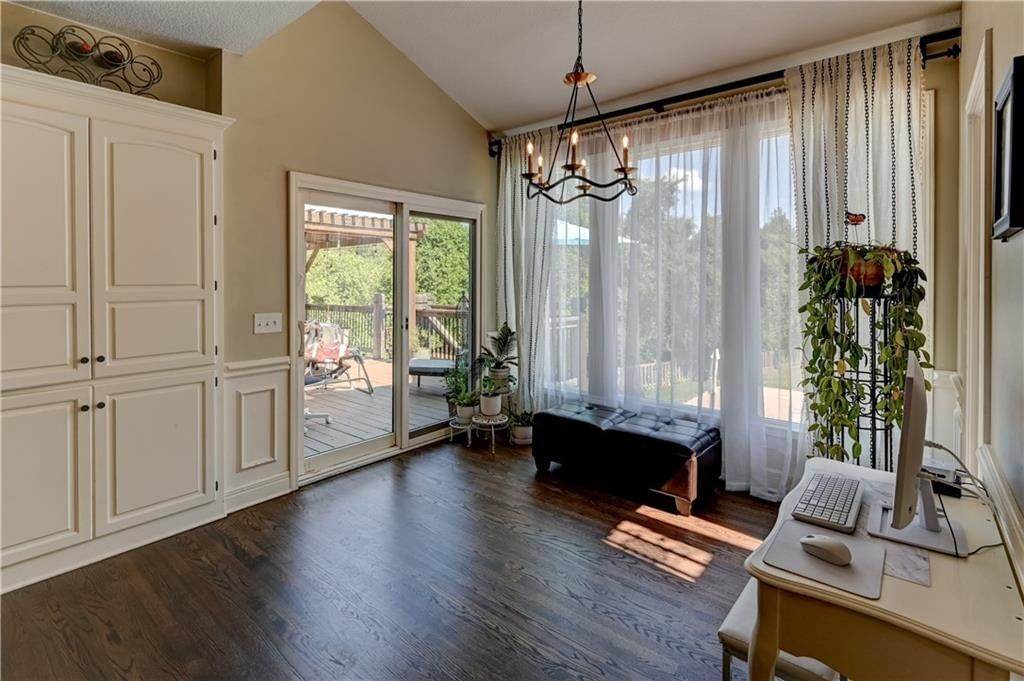 411 NE BITTER CREEK Road — photo 17