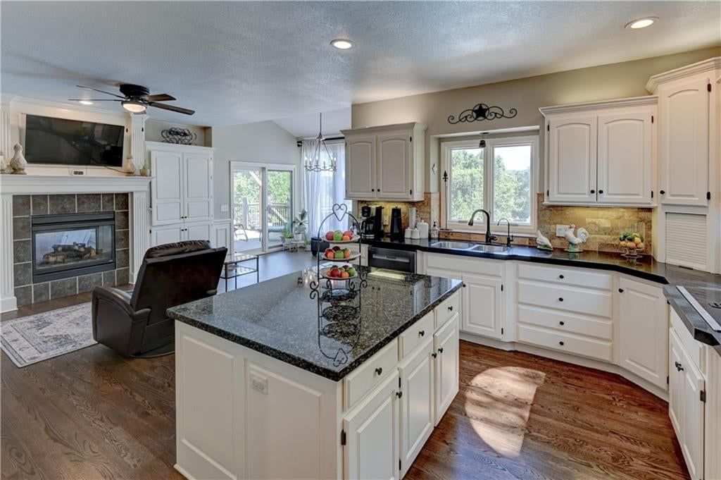 411 NE BITTER CREEK Road — photo 21