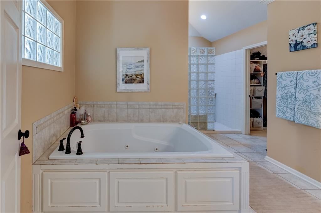 411 NE BITTER CREEK Road — photo 42