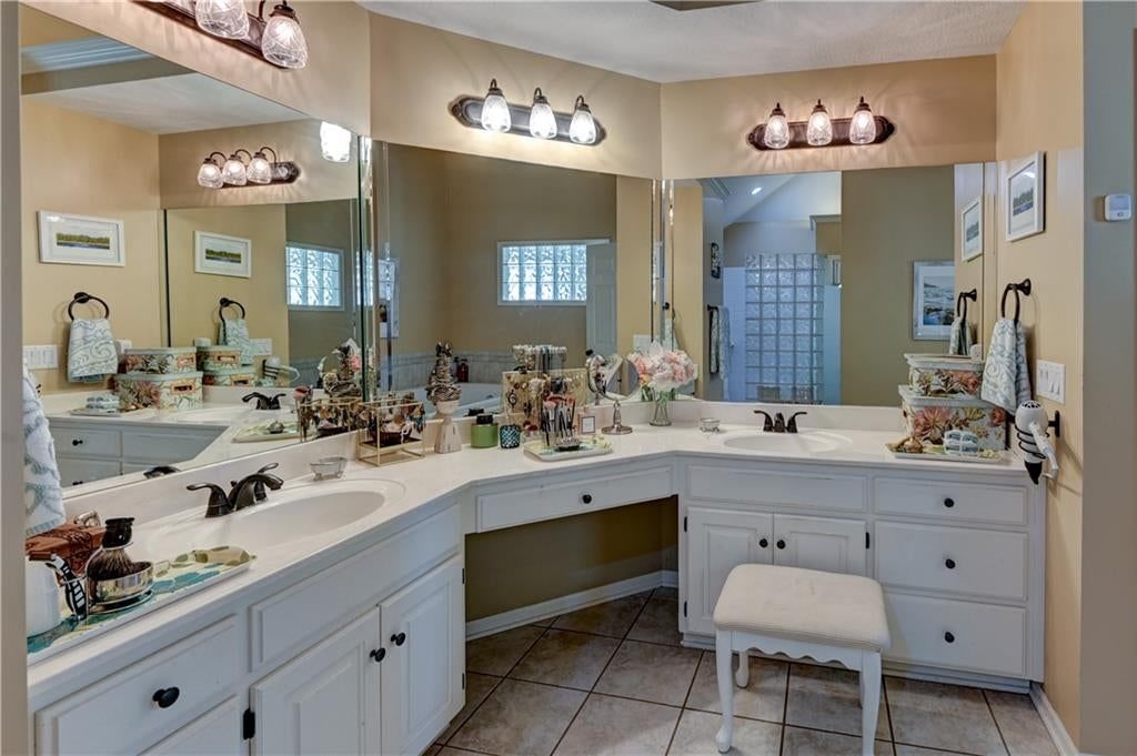 411 NE BITTER CREEK Road — photo 47