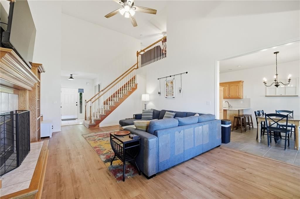 3920 SW Brian Lane, Lee's Summit, MO: listing photo 3