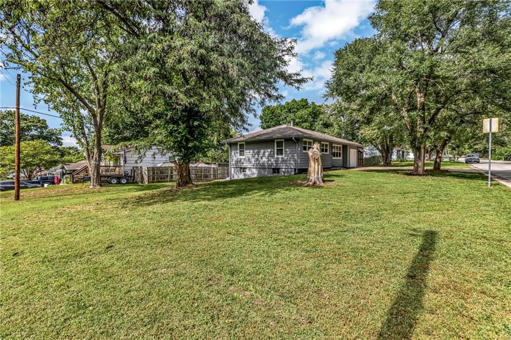 702 Mulberry Street, Belton, MO: listing photo 3
