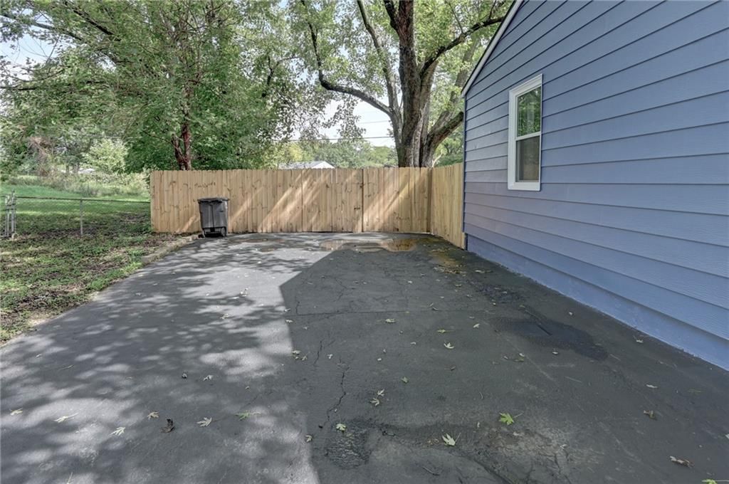 1503 N Hocker Avenue — photo 5