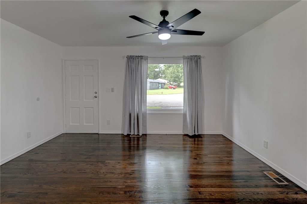 1503 N Hocker Avenue — photo 6