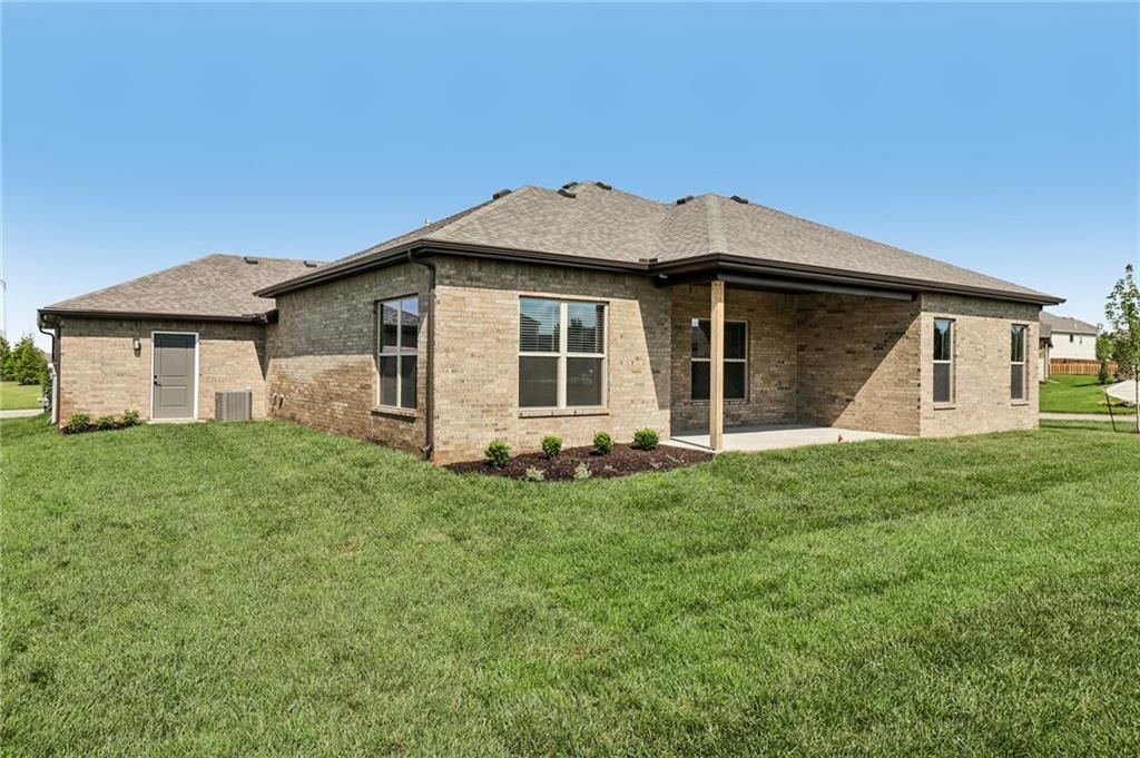 6634 McCormick Drive, Shawnee, KS: listing photo 3