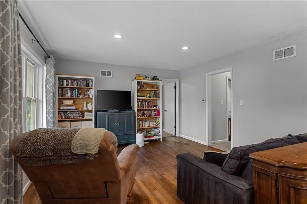 709 W Poor Street — photo 4