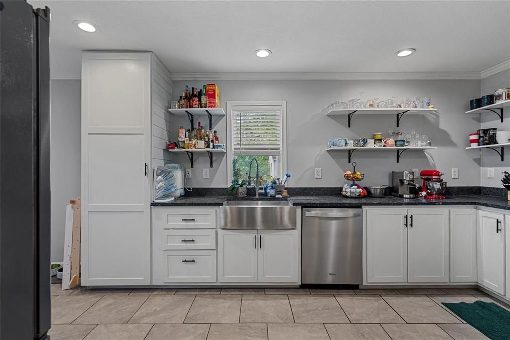 709 W Poor Street — photo 13