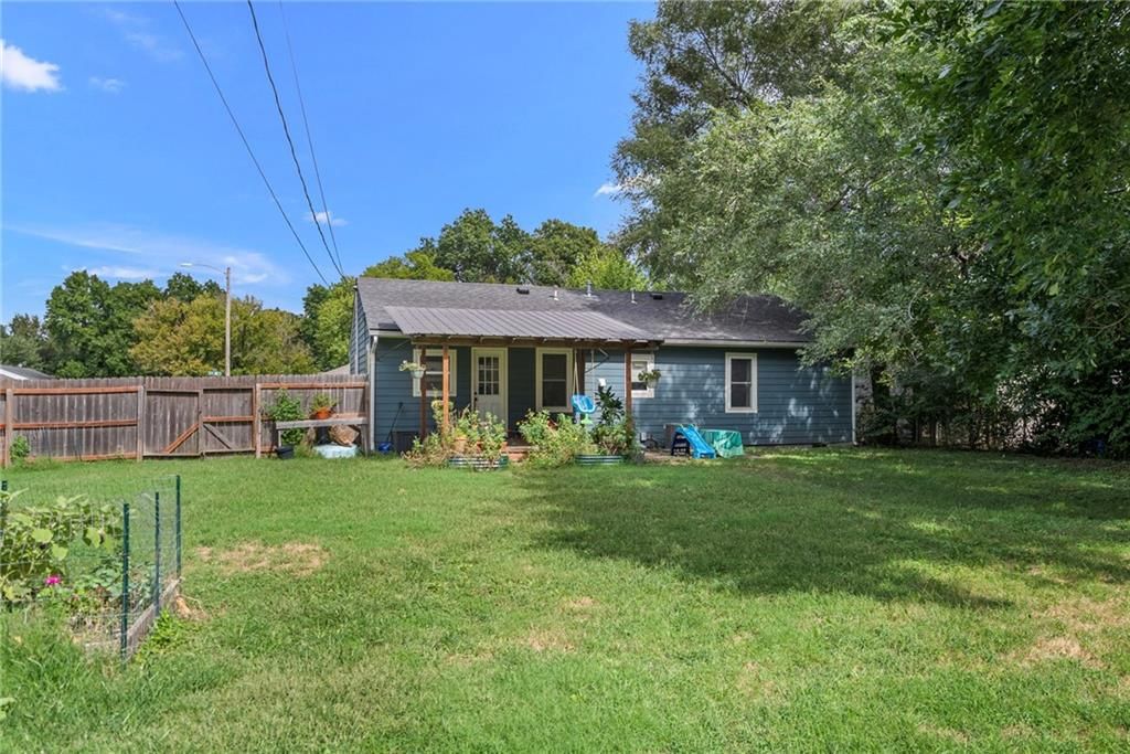 709 W Poor Street — photo 23
