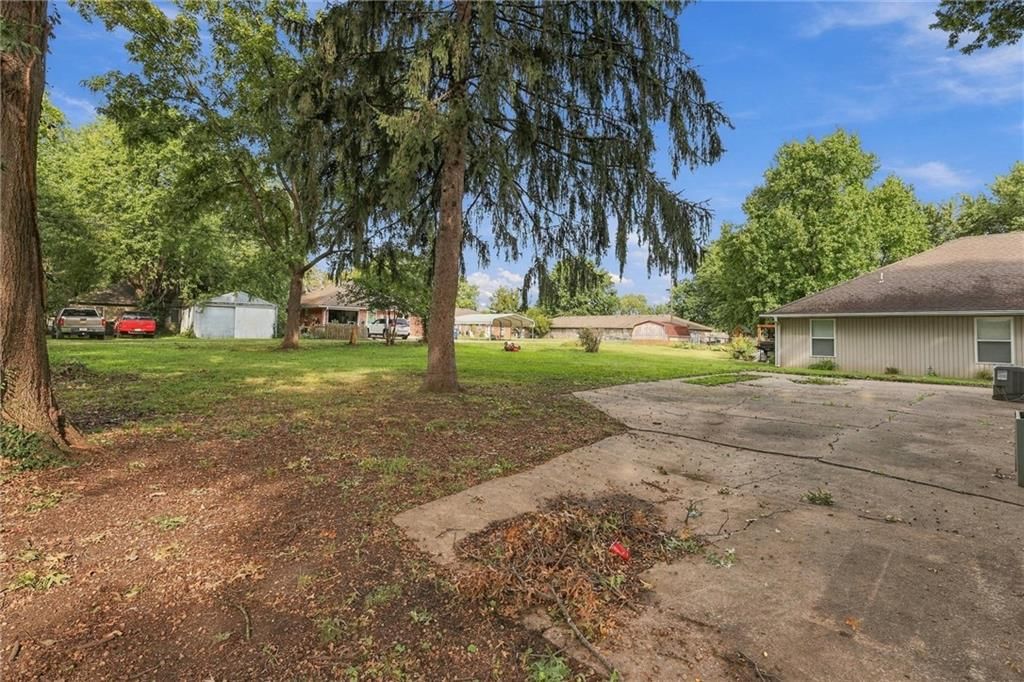 310 SW 13th Street — photo 30