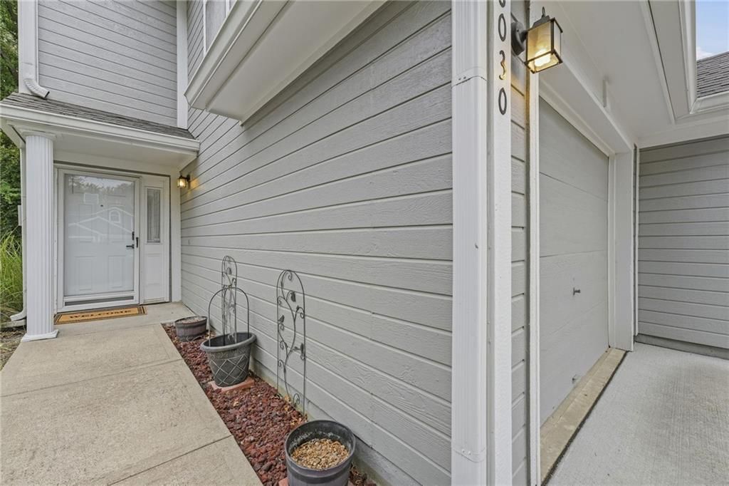 6030 NE Moonstone Drive, Lee's Summit, MO: listing photo 3