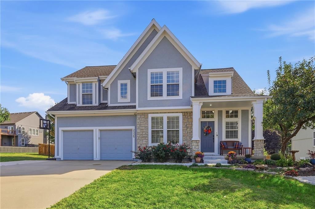 2325 W Piatt Lane, Olathe, KS: listing photo 3