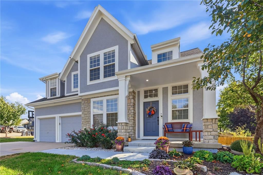 Photo 4 of 37 - 2325 W Piatt Lane, Olathe, KS 66061