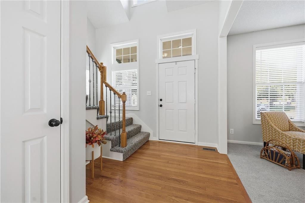 Photo 6 of 37 - 2325 W Piatt Lane, Olathe, KS 66061