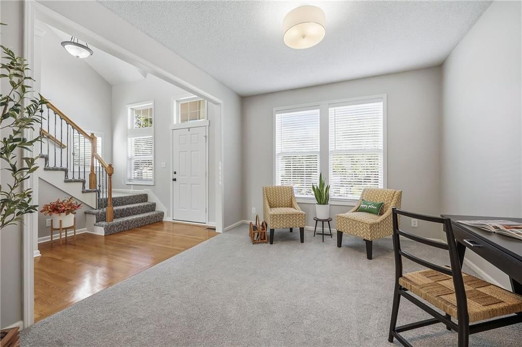 Photo 8 of 37 - 2325 W Piatt Lane, Olathe, KS 66061