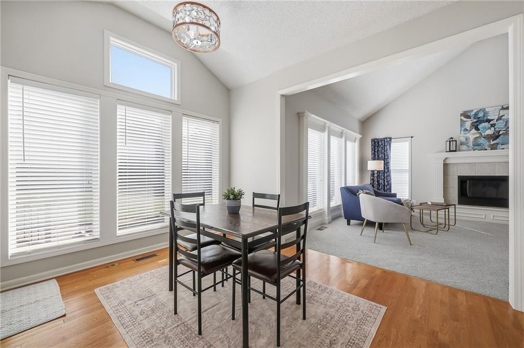 Photo 15 of 37 - 2325 W Piatt Lane, Olathe, KS 66061
