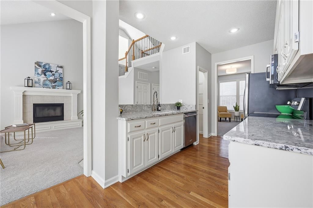 Photo 17 of 37 - 2325 W Piatt Lane, Olathe, KS 66061