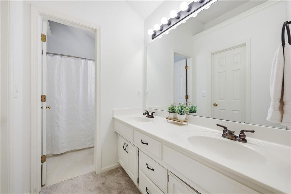 Photo 27 of 37 - 2325 W Piatt Lane, Olathe, KS 66061