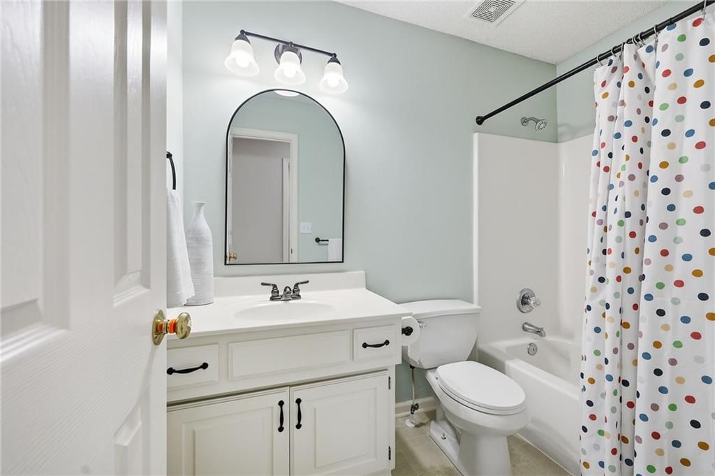 Photo 30 of 37 - 2325 W Piatt Lane, Olathe, KS 66061