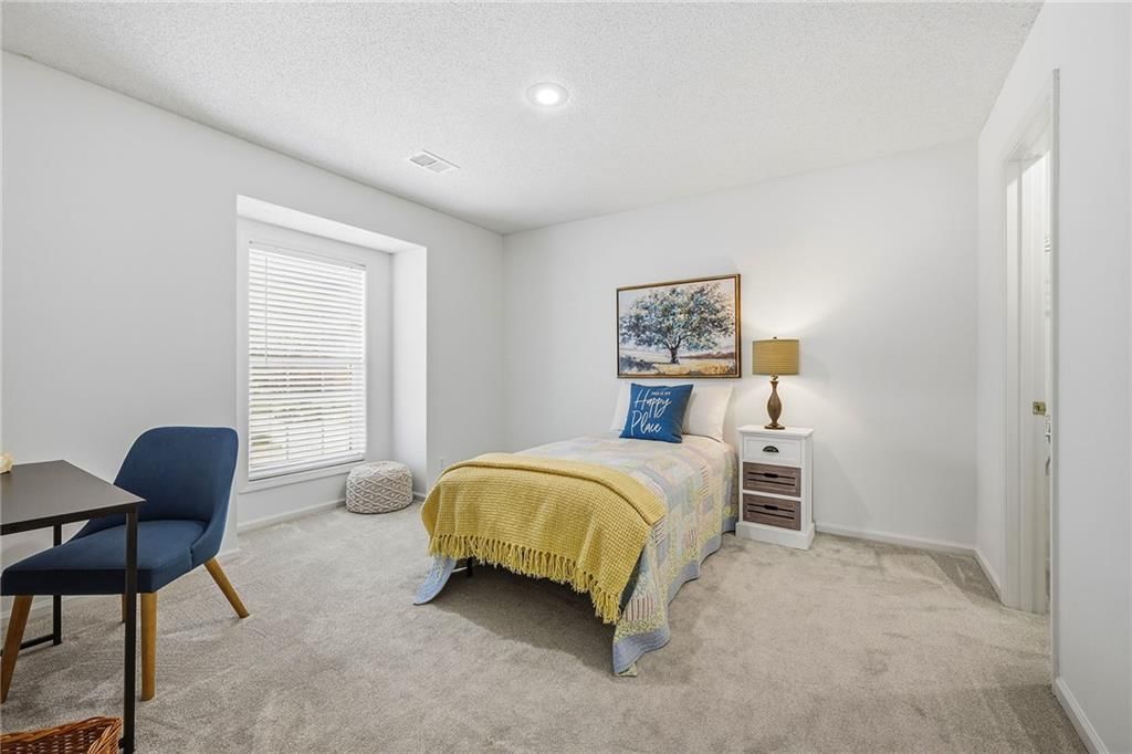 Photo 31 of 37 - 2325 W Piatt Lane, Olathe, KS 66061