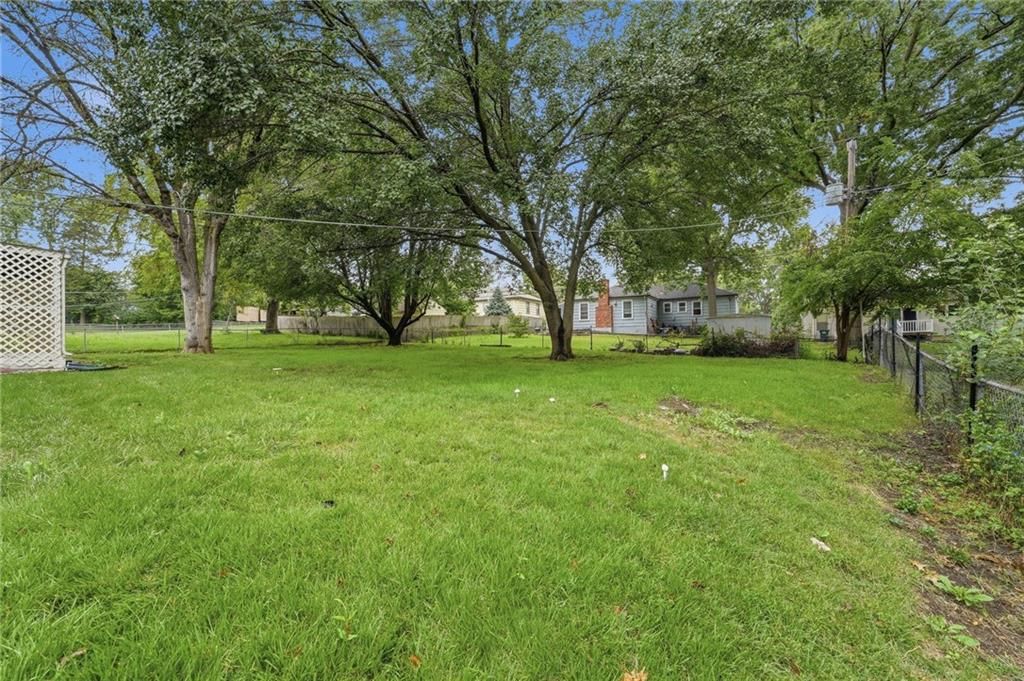 8116 W 92nd Street — photo 27