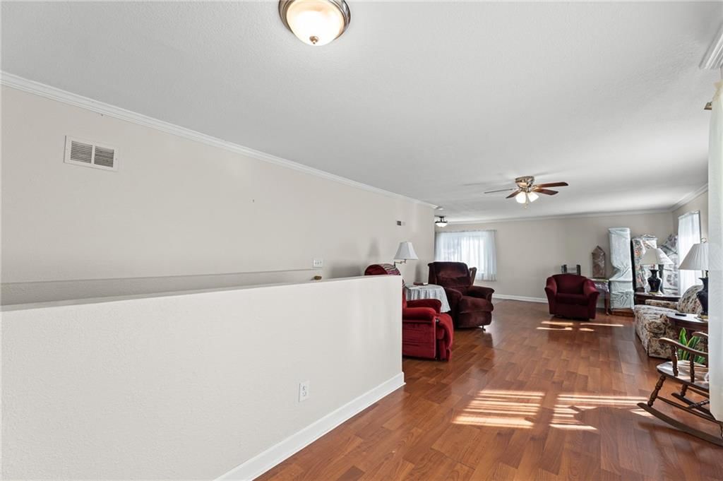 945 S Sycamore Street — photo 5