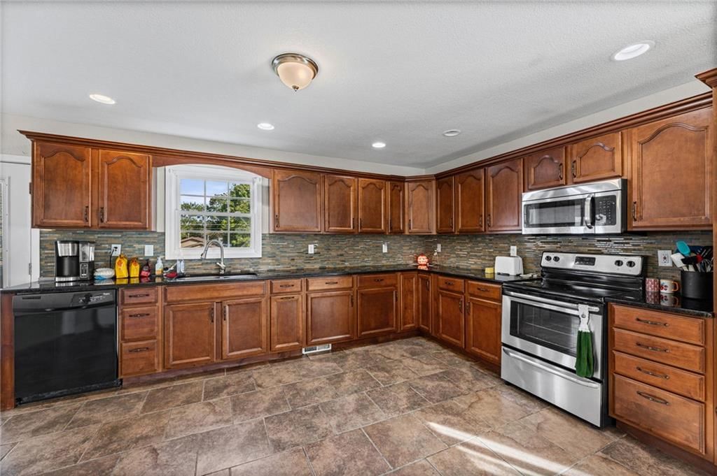 945 S Sycamore Street — photo 13